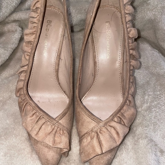 Bcbg beige ruffle pump - Picture 5 of 8